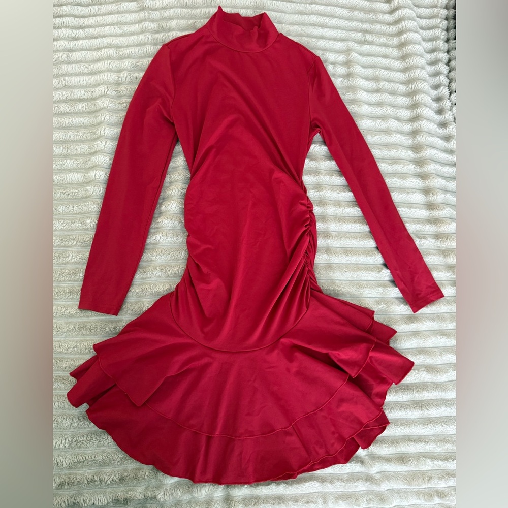 Chic Long-Sleeve Red Dress